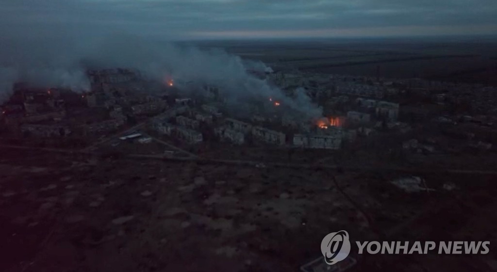 불타고 있는 우크라이나 동부전선 부흘레다르 마을