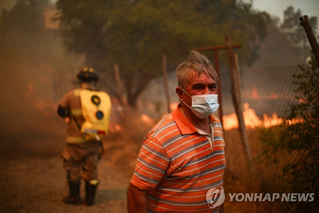 '산불로 주민들 대피'…칠레 시골 지역, 산불 피해