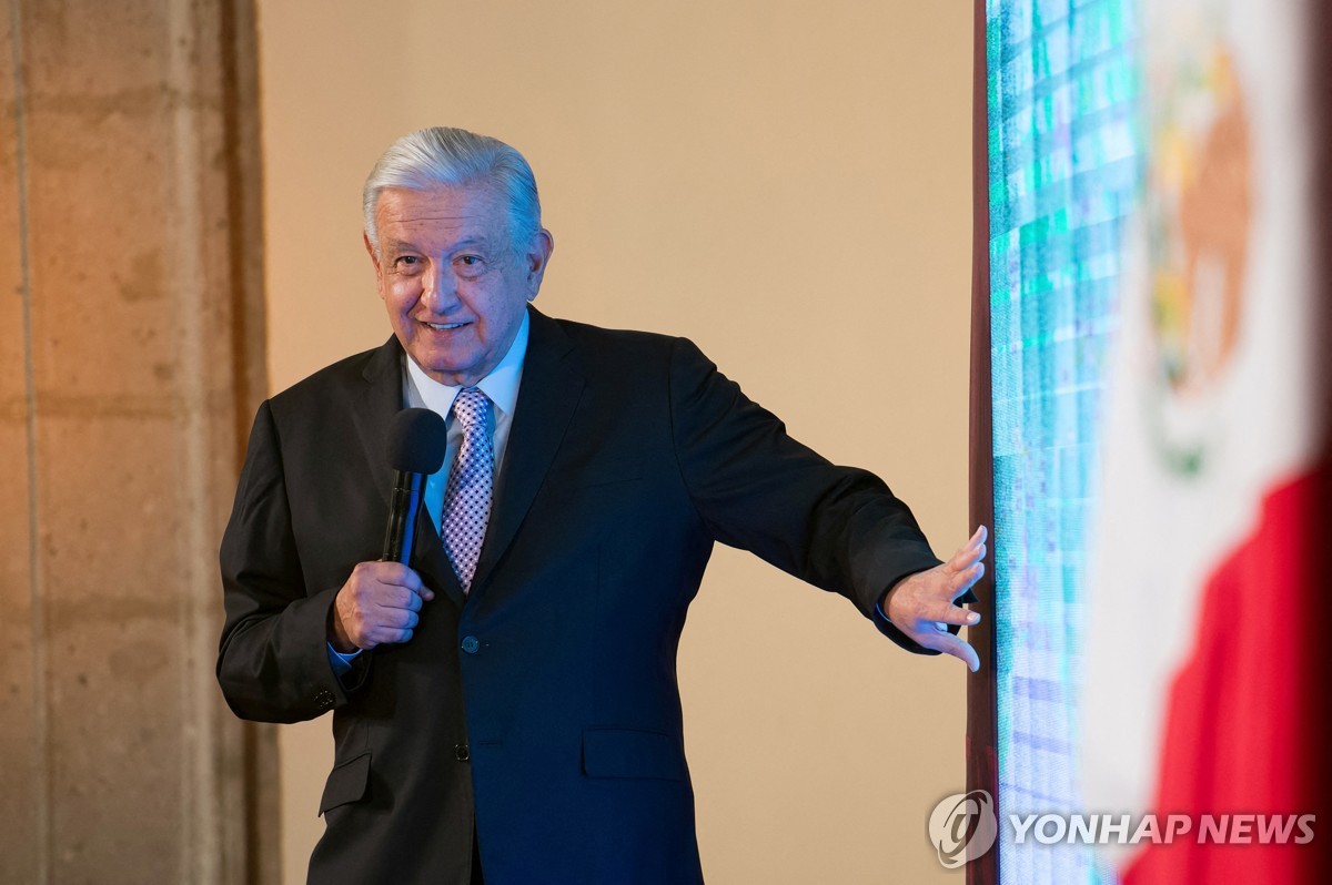 지난 16일(현지시간) 정례 기자회견하는 멕시코 대통령