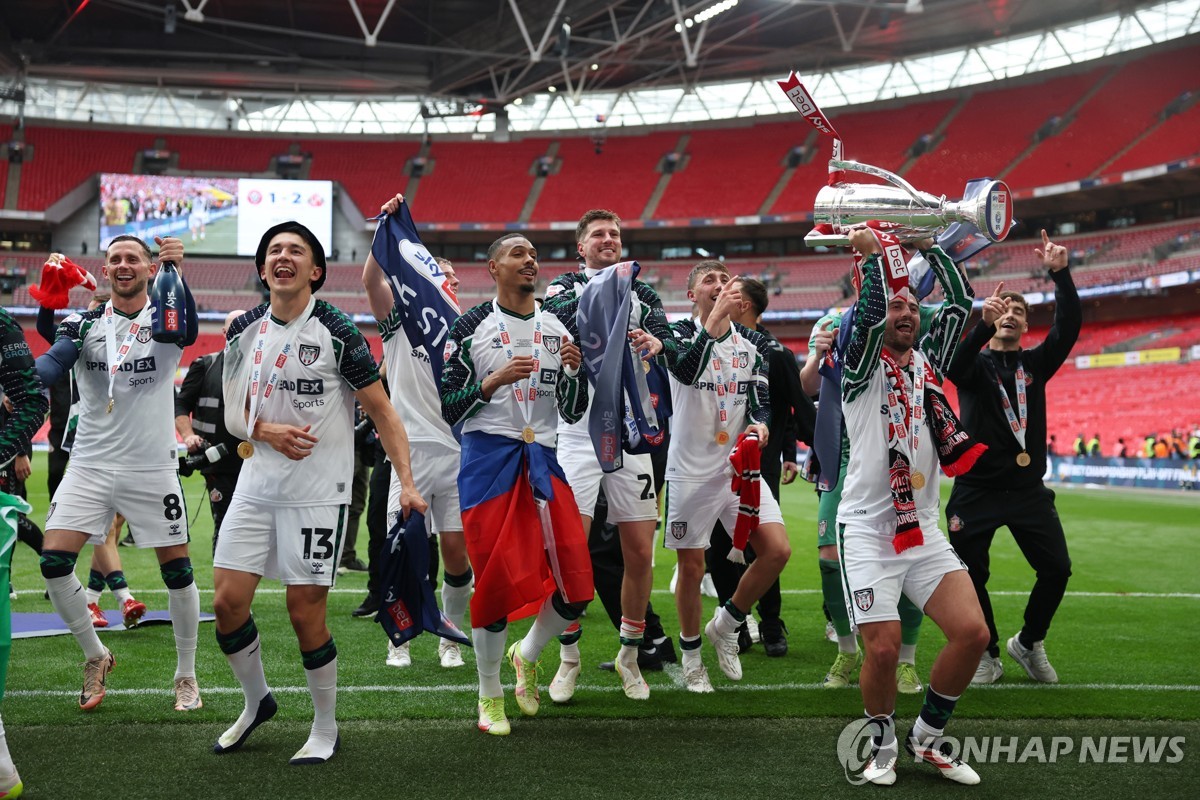 선덜랜드, 셰필드 2-1로 꺾고 9시즌 만에 EPL 승격 