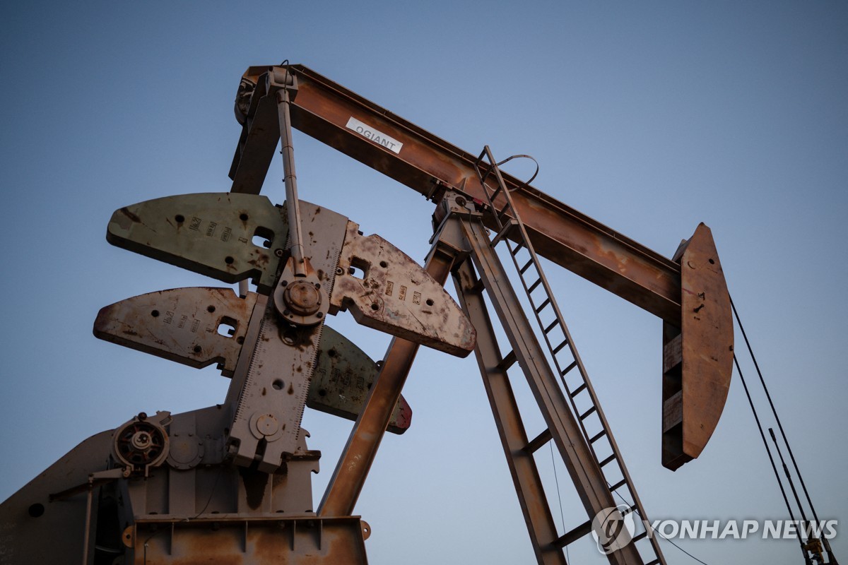 [뉴욕유가] 이란 우라늄 논란·달러 약세 속 상승…WTI, 0.5%↑ 관련 이미지1