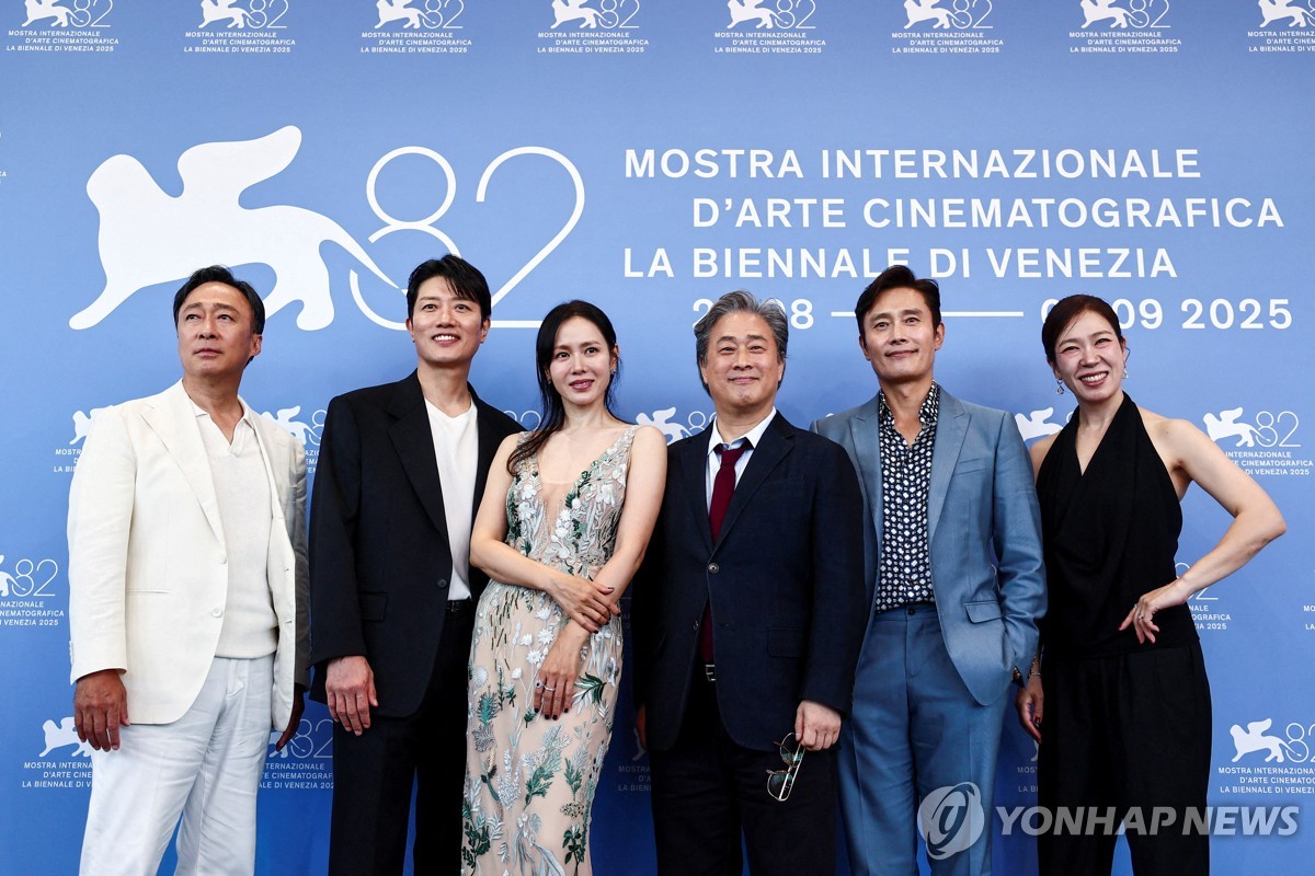 베네치아 호평 박찬욱표 블랙코미디…'무관' 딛고 아카데미 도전