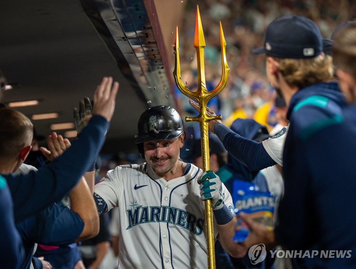 MLB 롤리, 시즌 59·60호 홈런…시애틀은 AL 서부지구 1위 확정