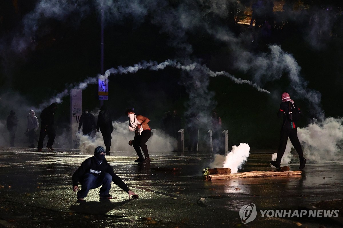 이스라엘 출전에 반대하는 친이스라엘 시위대