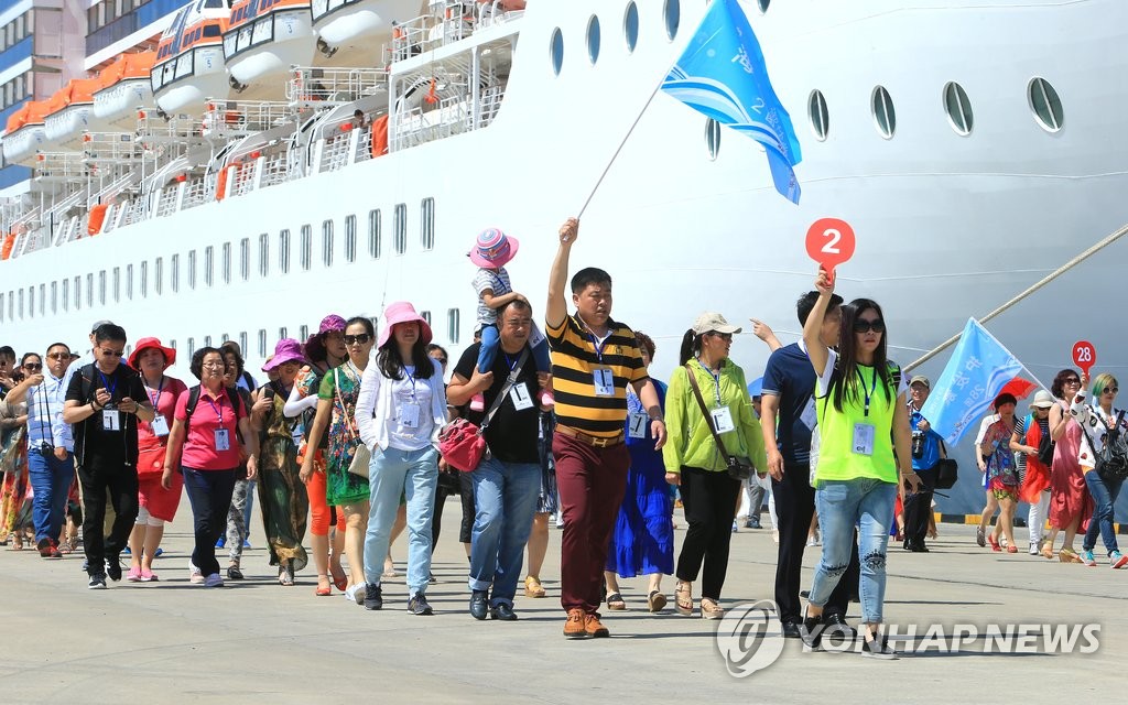 크루즈 타고 제주 찾은 중국인들