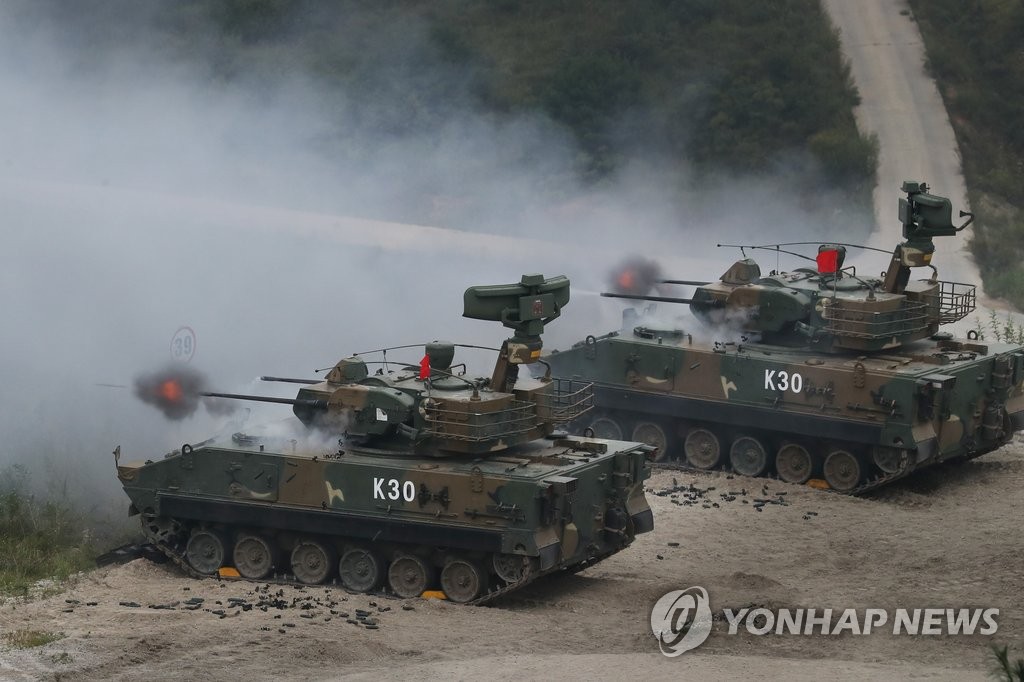 사격하는 K-30 비호