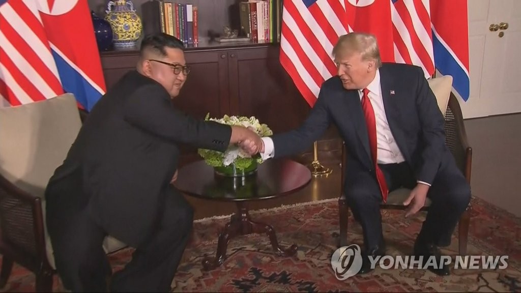 金正恩氏 人民服姿で朝米首脳会談会場に到着 | 聯合ニュース