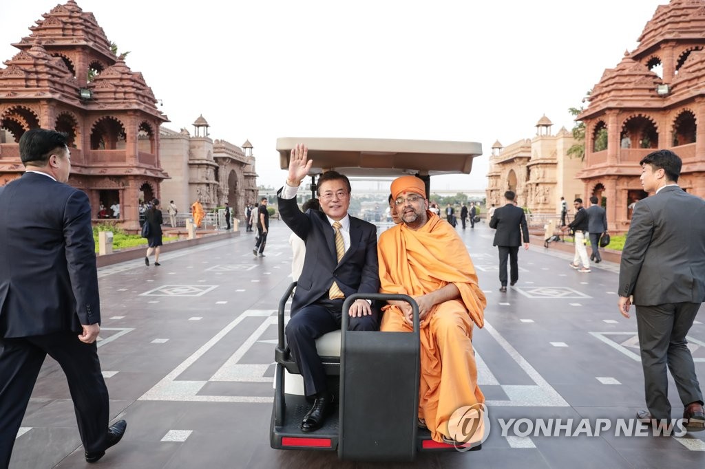 الرئيس مون يزور معبد اكشاردام احتراما للثقافة والدين في الهند - 2