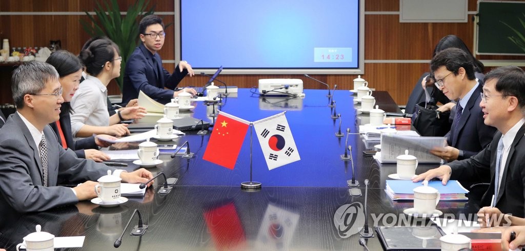 South Korea and China hold a second round of talks to expand the scope of their bilateral free trade agreement on services and investment in Beijing on July 13, 2018, in this photo provided by the Ministry of Trade, Industry and Energy. (Yonhap)