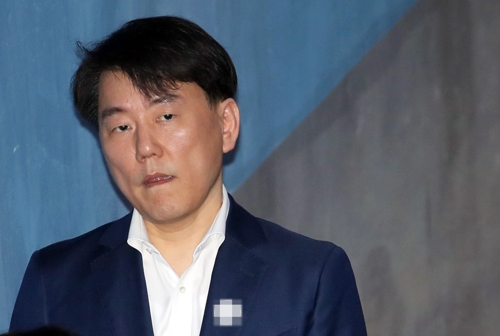 Ex-KBO club president permanently expelled from baseball community