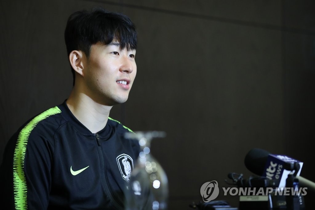 South Korean forward Son Heung-min speaks at a press conference at Yas Island Rotana Hotel in Abu Dhabi on Jan. 14, 2019, two days prior to a Group C match against China at the Asian Football Confederation (AFC) Asian Cup in the United Arab Emirates. (Yonhap)