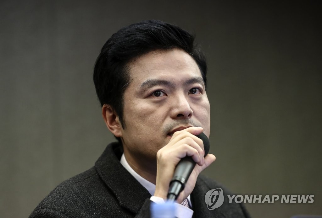 마이크 잡은 김태우 수사관