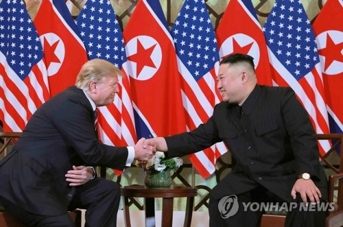 米朝首脳会談初日の様子を大々的に報道　北朝鮮・労働新聞