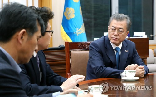 文대통령 "'미세먼지 범사회적 기구' 바른미래 제안 적극 수용"