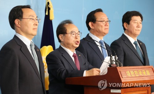 신공항 또 갈등 속으로 "또 하나의 4대강" vs "총선용 중단해야"