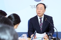 (LEAD) S. Korea eyes extra budget of less than 7 tln won: finance minister