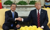 (AMPLIACIÓN) Cheong Wa Dae: Trump visitará Corea del Sur el próximo mes para una cumbre con Moon