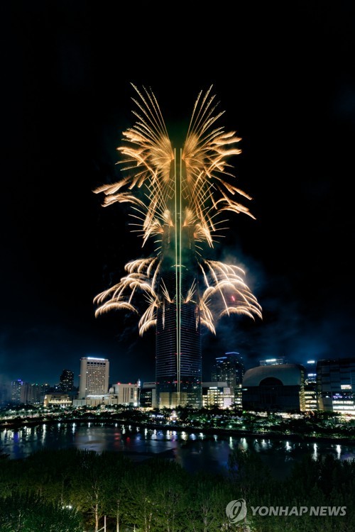 Lotte World Tower Fireworks Festival