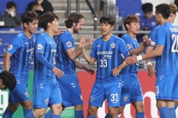 (LEAD) Ulsan, Jeonbuk clinch knockout spots in AFC Champions League