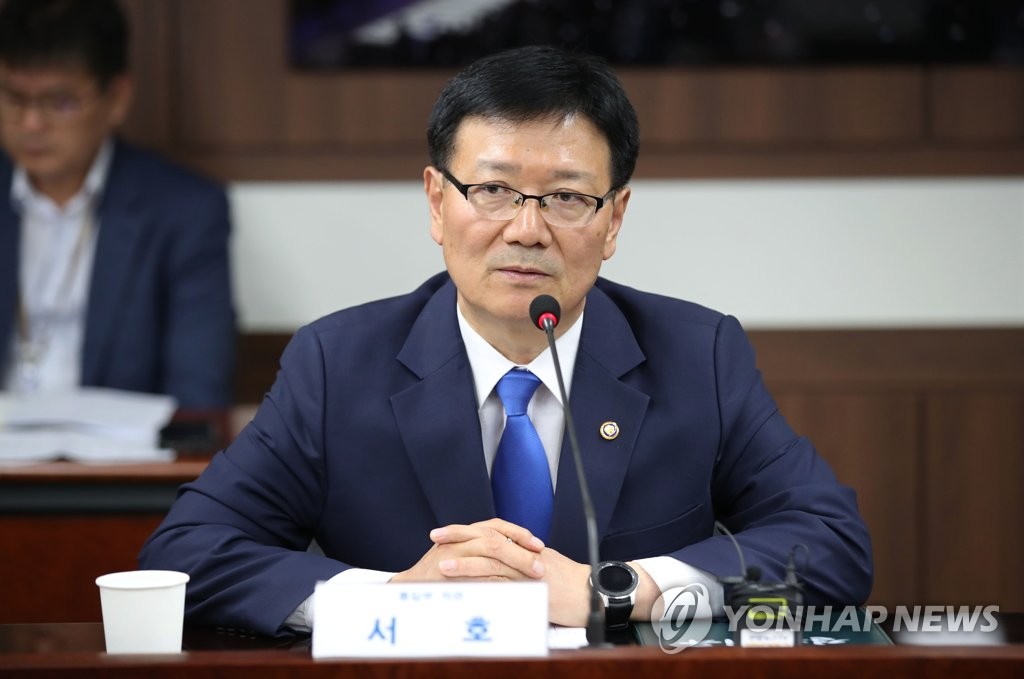 New vice unification minister visits inter-Korean liaison office for 1st time - 1