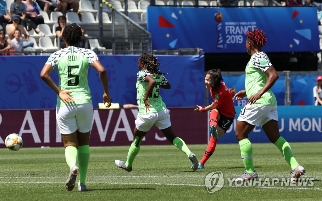 Lee Min-a of South Korea (2nd from R) takes a shot against Nigeria in their Group A match at the FIFA Women's World Cup at Stade des Alpes in Grenoble, France, on June 12, 2019. (Yonhap)