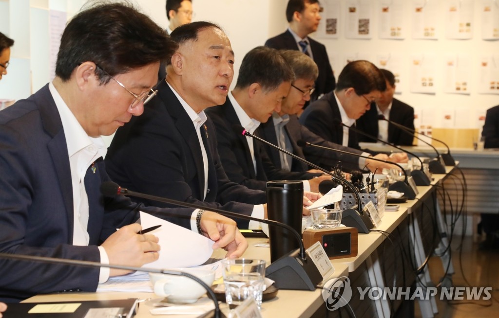Hong Nam-ki (2nd from L), minister of economy and finance, speaks in a meeting on support measures for the country's service industry in Seoul on June 26, 2019. (Yonhap)