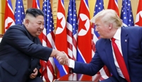  Trump-Kim handshake at DMZ likely to boost top-down approach to N.K. denuclearization