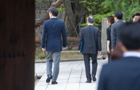 SoftBank chief visits Seoul amid Samsung-Arm merger speculation