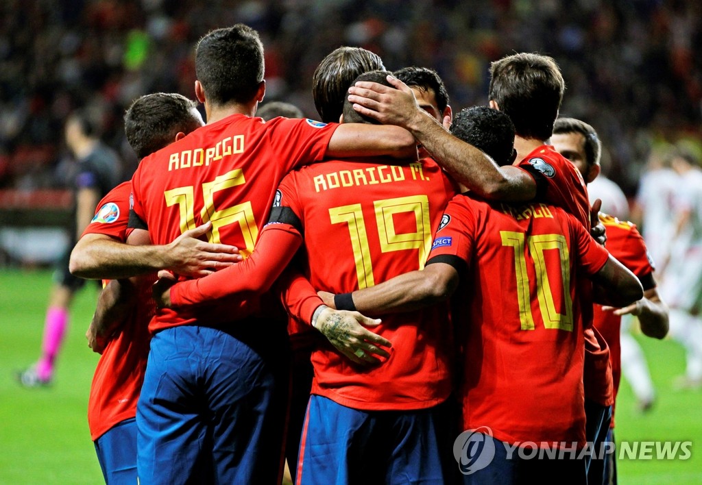 유로 2020 예선서 득점 기뻐하는 스페인 선수들