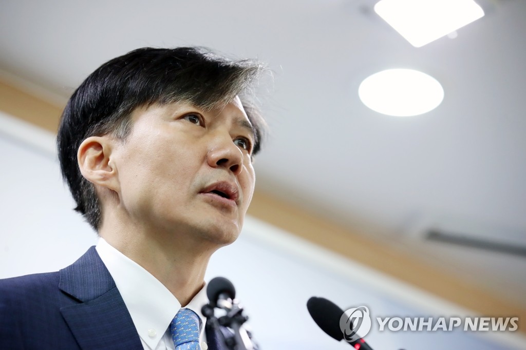 (LEAD) Justice Minister Cho Kuk offers to resign