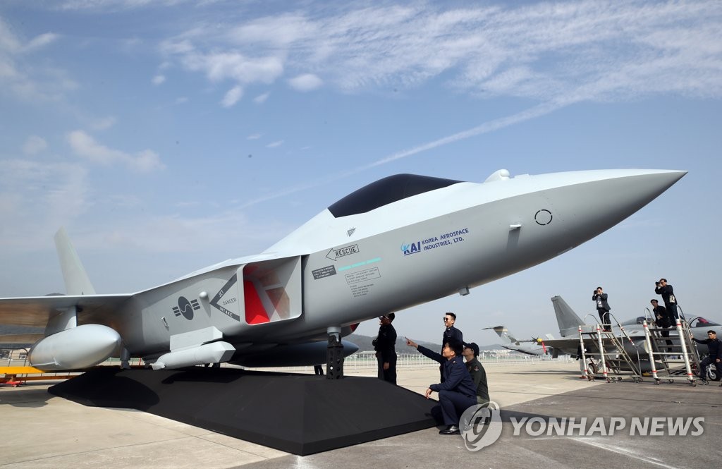 韓国の次世代国産戦闘機　航空・防衛産業展で実物大模型初公開