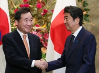  Spadework to restore Seoul-Tokyo ties seen accelerating after Lee-Abe meeting