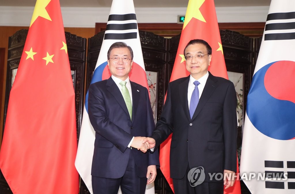 Moon, Li agree to facilitate follow-up FTA talks on service, investment sectors
