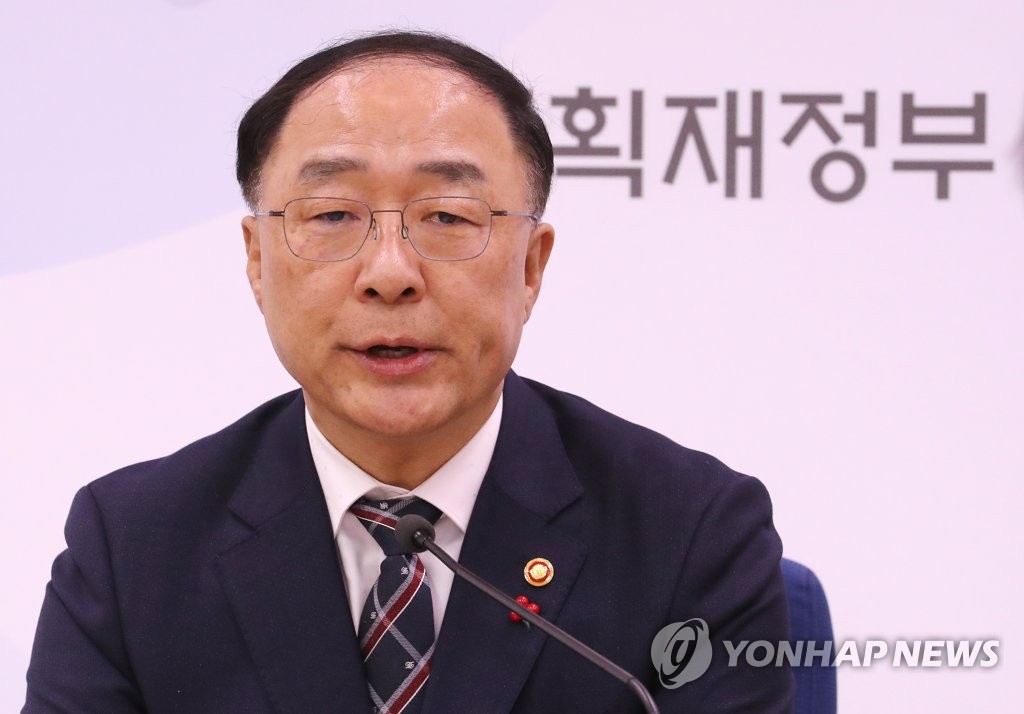 Finance Minister Hong Nam-ki speaks at his end-of-year press conference on Dec. 30, 2019. (Yonhap)