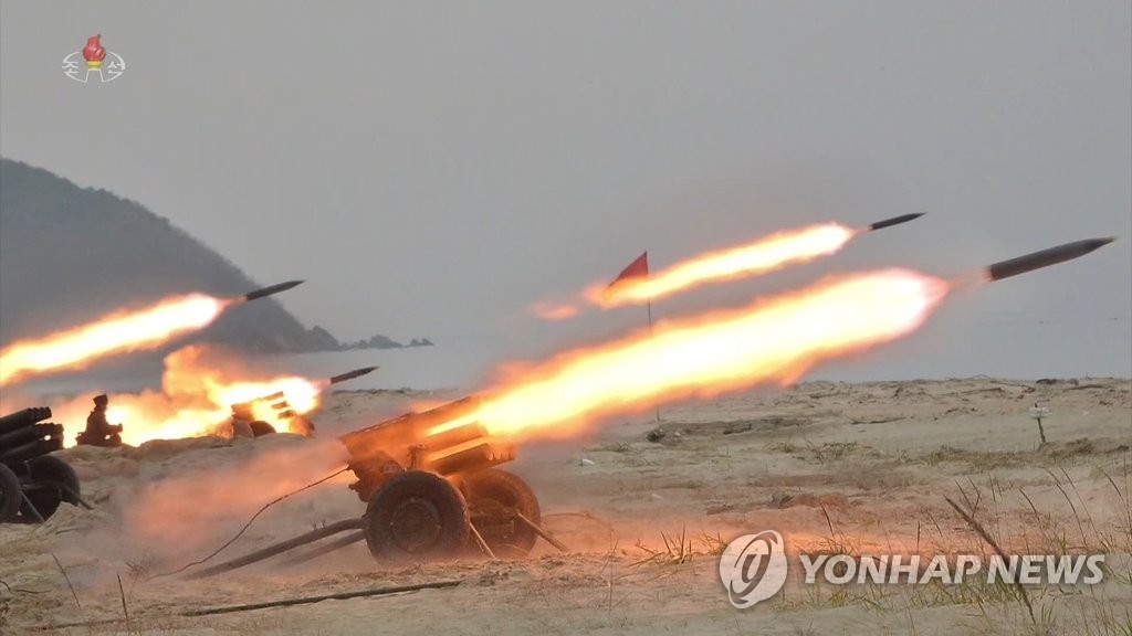 북한, 작년 11월 방사포 발사장면 공개
