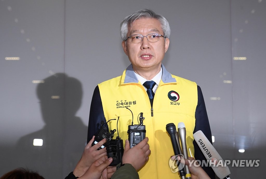 Vice Foreign Minister Lee Tae-ho explains to reporters the government's evacuation plan to bring back South Korean nationals from Wuhan, China, the epicenter of the new coronavirus outbreak, at Incheon International Airport, west of Seoul, on Jan. 30, 2020. (Yonhap)