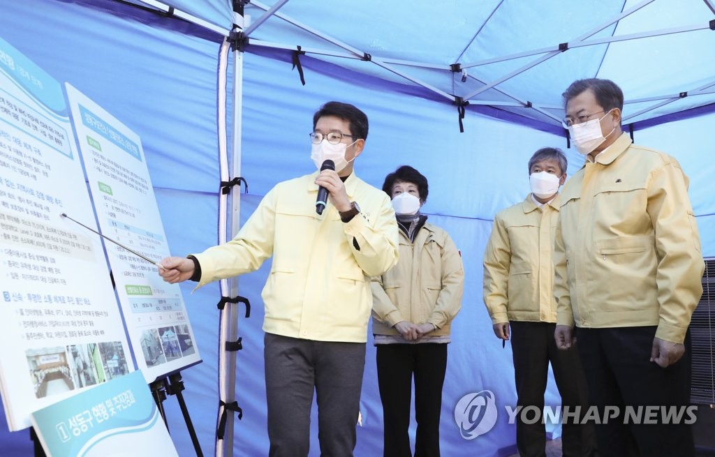 Moon concerned about comprehensive system to take care of Chinese students over coronavirus