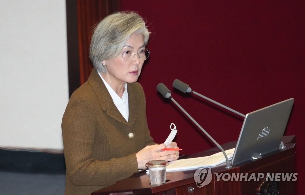 Foreign Minister Kang Kyung-wha answers questions from a ruling party lawmaker at a parliamentary interpellation session over the new coronavirus on March 2, 2020. (Yonhap)