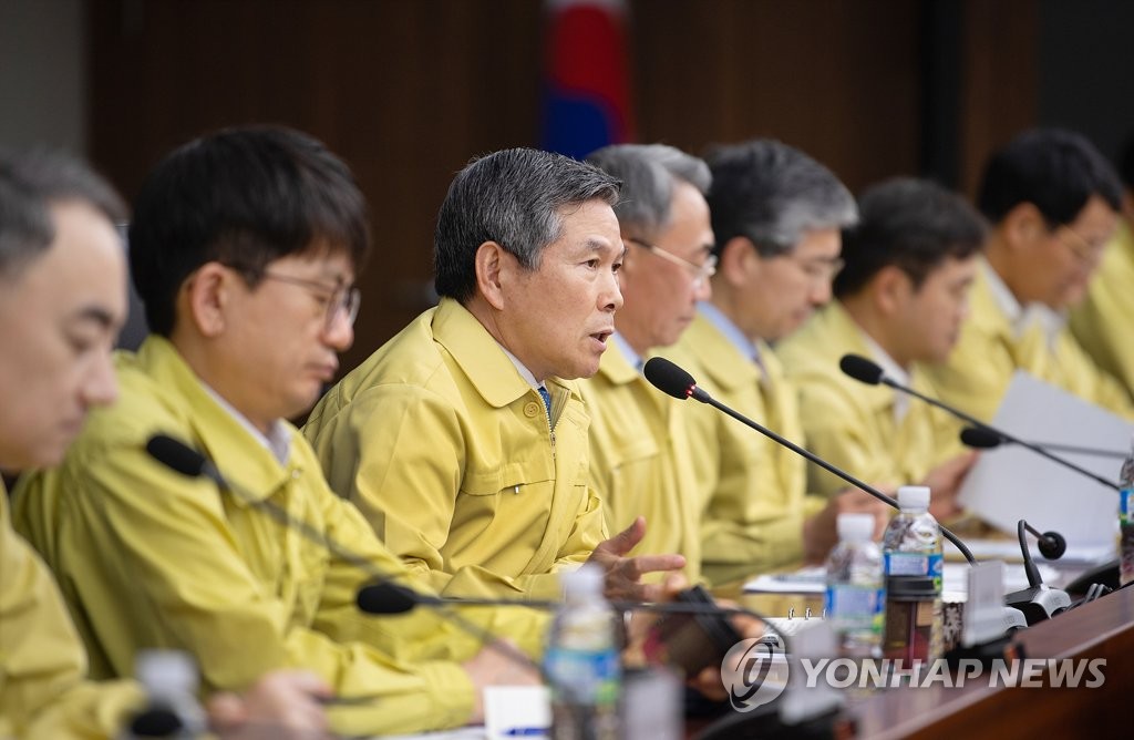 긴급 주요지휘관 회의하는 정경두 장관