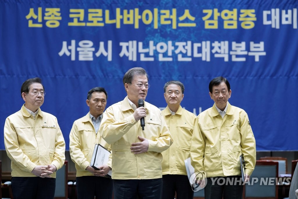 (2nd LD) Moon says Seoul, nearby areas in critical fight against virus, vows no let-up in quarantine