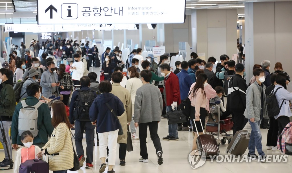 김포공항, 연휴 앞두고 '활력'