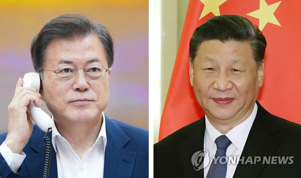 South Korean President Moon Jae-in (L) holds phone talks with Chinese President Xi Jinping on May 13, 2020, in a combined photo provided by Cheong Wa Dae. (PHOTO NOT FOR SALE) (Yonhap)