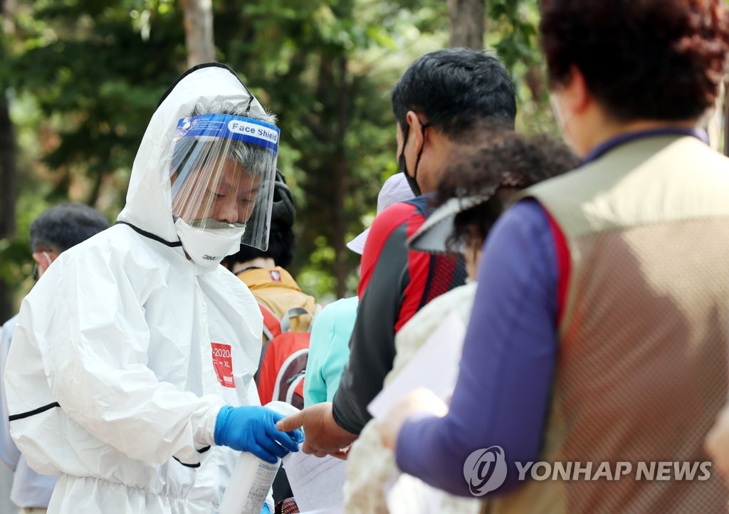 Greater Seoul under threat of further spread, high alert over 'silent' virus spreaders