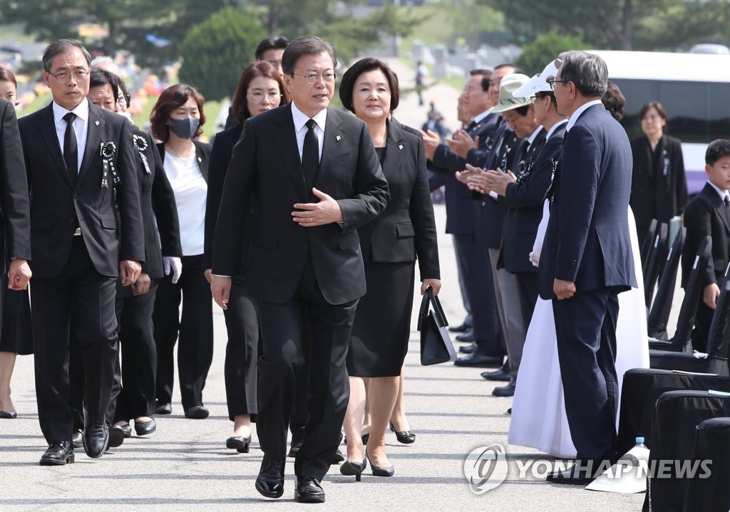 President Moon Jae-in arrives at Daejeon National Cemetery in the city located 160 kilometers south of Seoul for the 65th Memorial Day ceremony on June 6, 2020. (Yonhap)