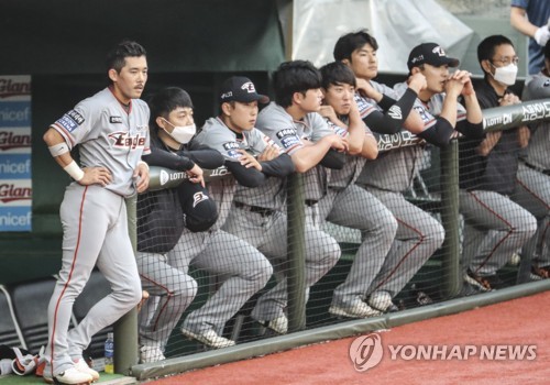 Baseball: Lotte Giants vs. Hanwha Eagles