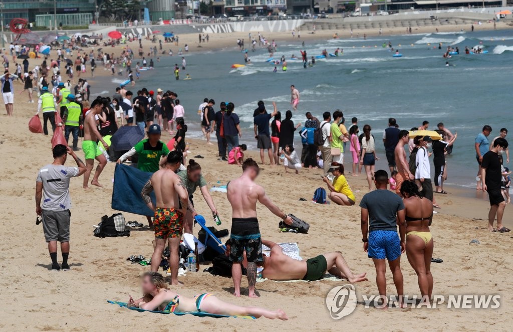 Foreigners Wild Fireworks Party Frowned On By Virus Weary Busan Citizens Yonhap News Agency