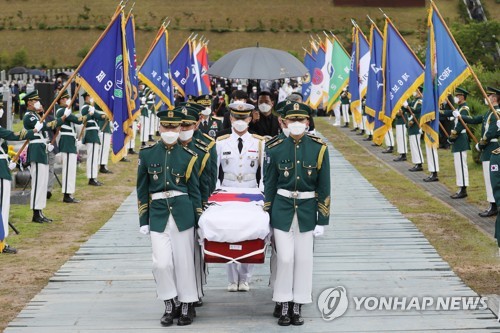 朝鮮戦争の英雄 白善ヨプ氏 国立墓地に埋葬 韓国 聯合ニュース
