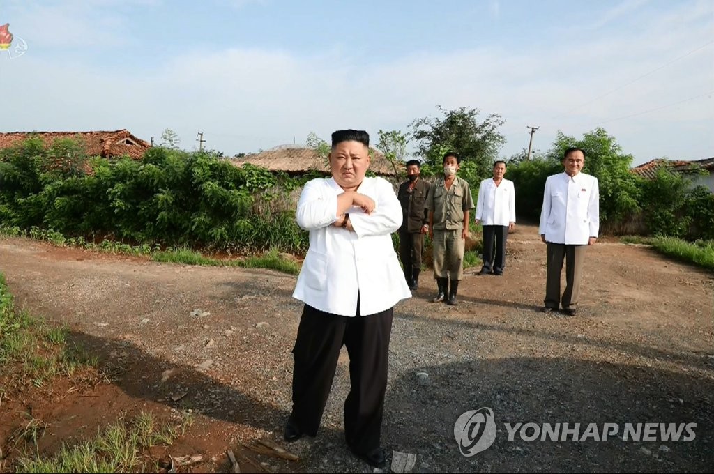 수해현장 둘러보고 고심에 찬 김정은