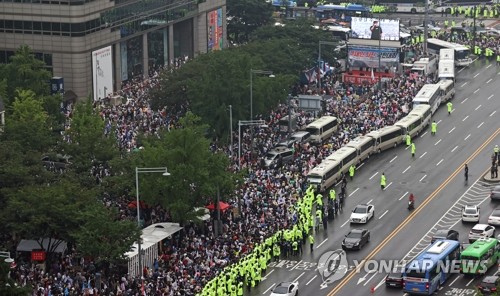 광화문 집회 허용한 판사 해임' 국민청원 20만 육박(종합) | 연합뉴스