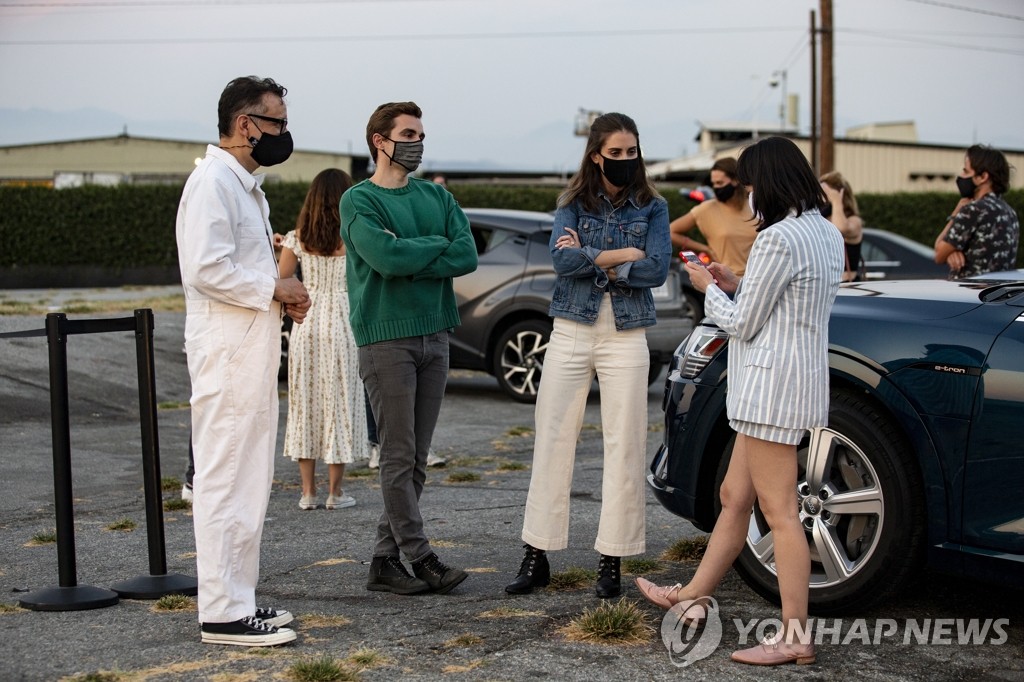 자동차극장 영화 상영회 참석한 미국 배우들 | 연합뉴스